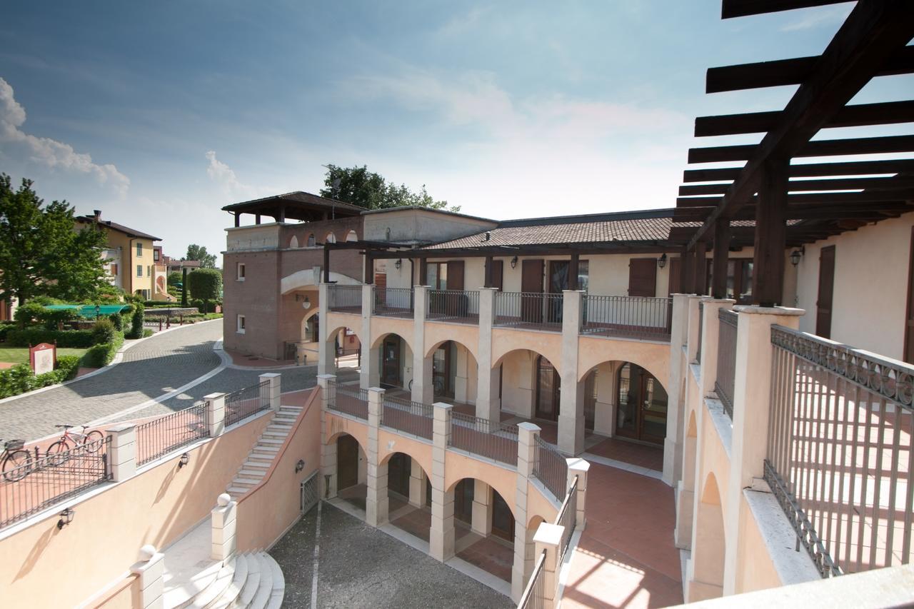 Holidays Garda Resort Village Peschiera del Garda Esterno foto