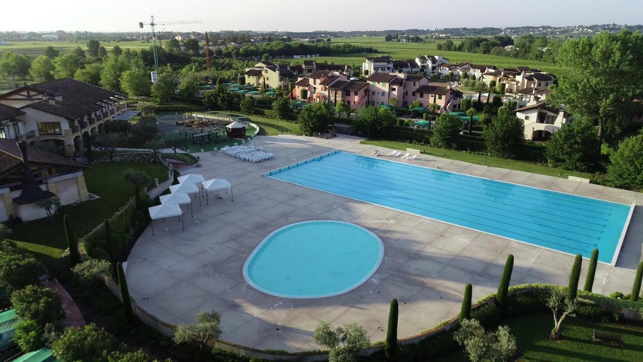 Holidays Garda Resort Village Peschiera del Garda Esterno foto