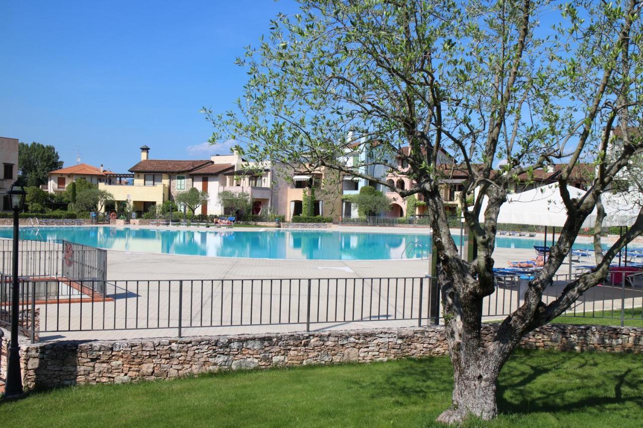 Holidays Garda Resort Village Peschiera del Garda Esterno foto