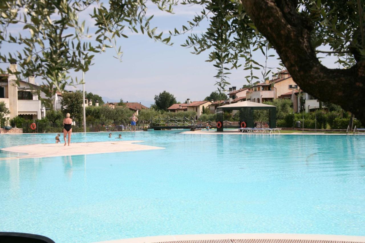 Holidays Garda Resort Village Peschiera del Garda Esterno foto